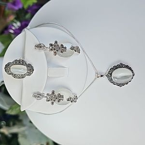 (NWT) 925 Natural Oval Gemestone